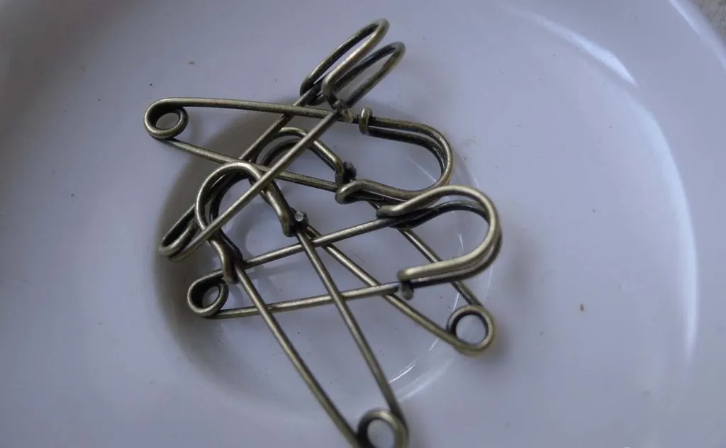 10 pcs Antique Bronze Kilt Safety Pins Brooch  A7642