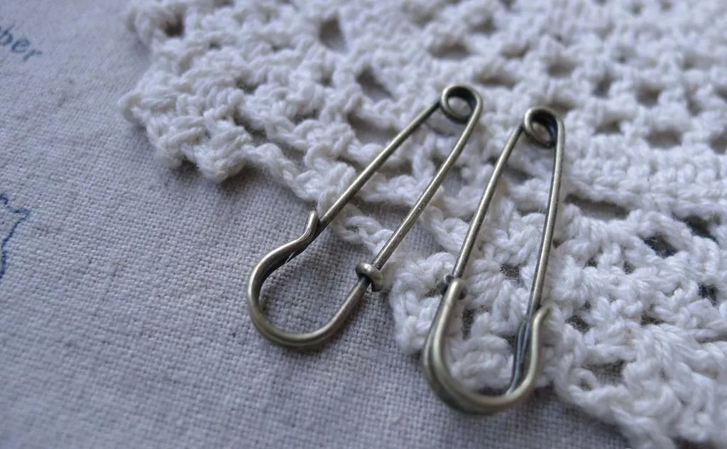 10 pcs Antique Bronze Kilt Safety Pins Brooch  A7642