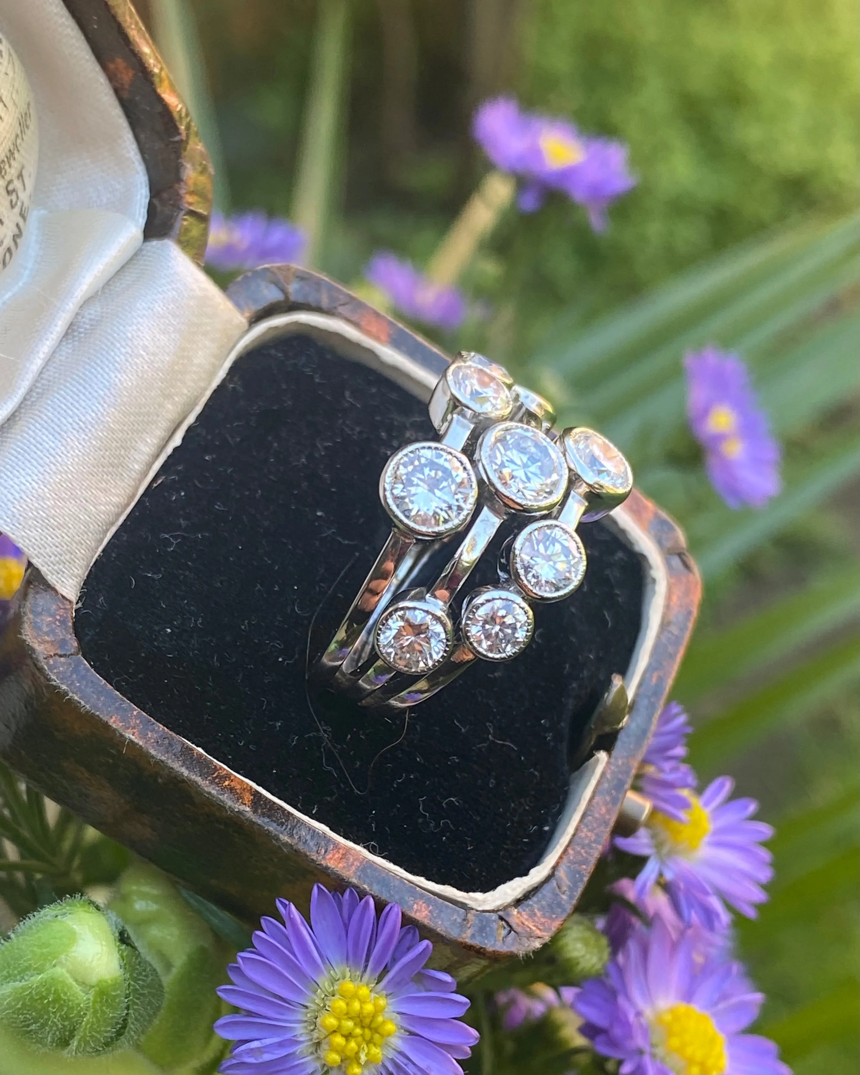Contemporary Style Diamond Platinum Dress Ring 2.80ct