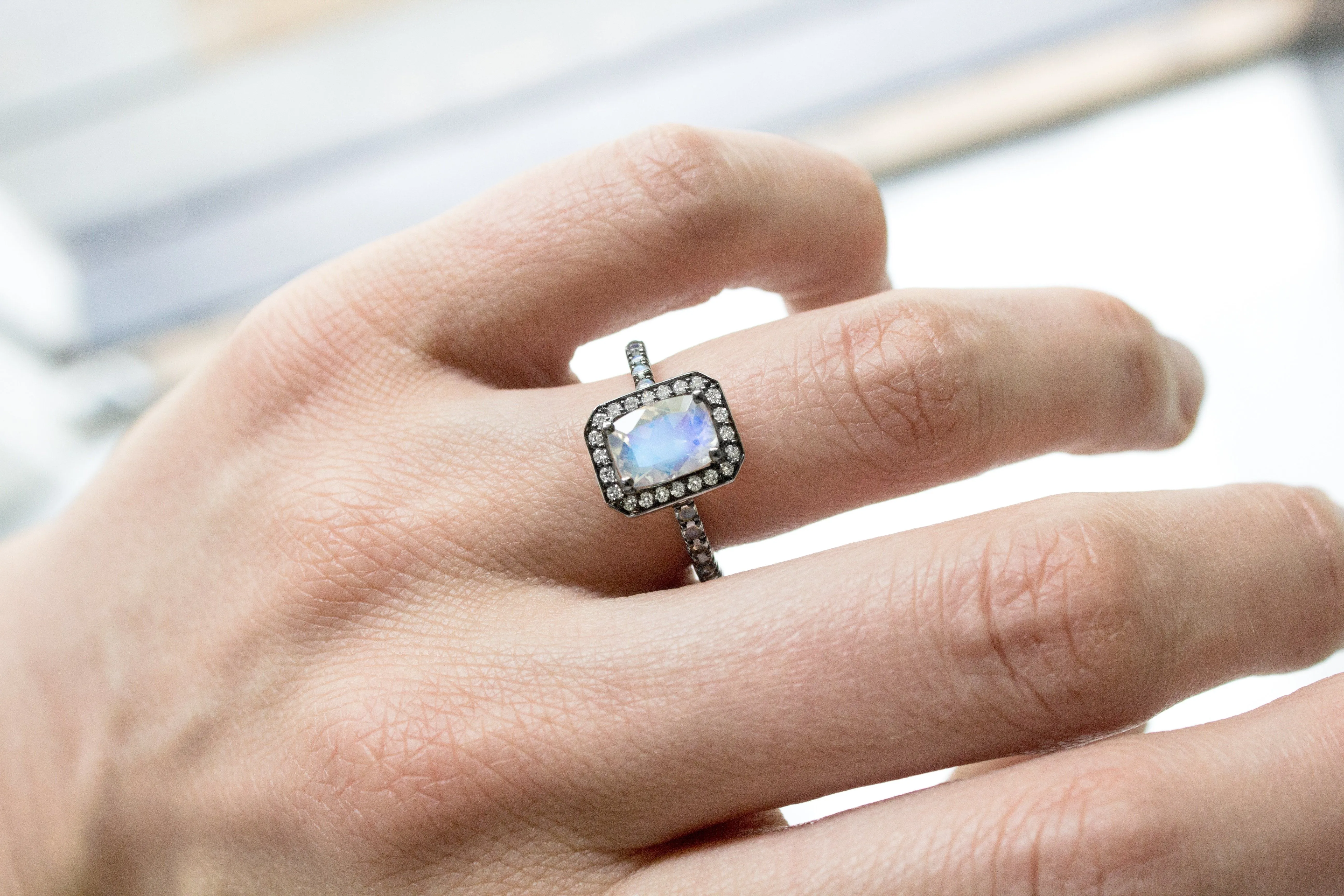 Joke Quick Faceted Rainbow Moonstone White Diamond Twilight Ring