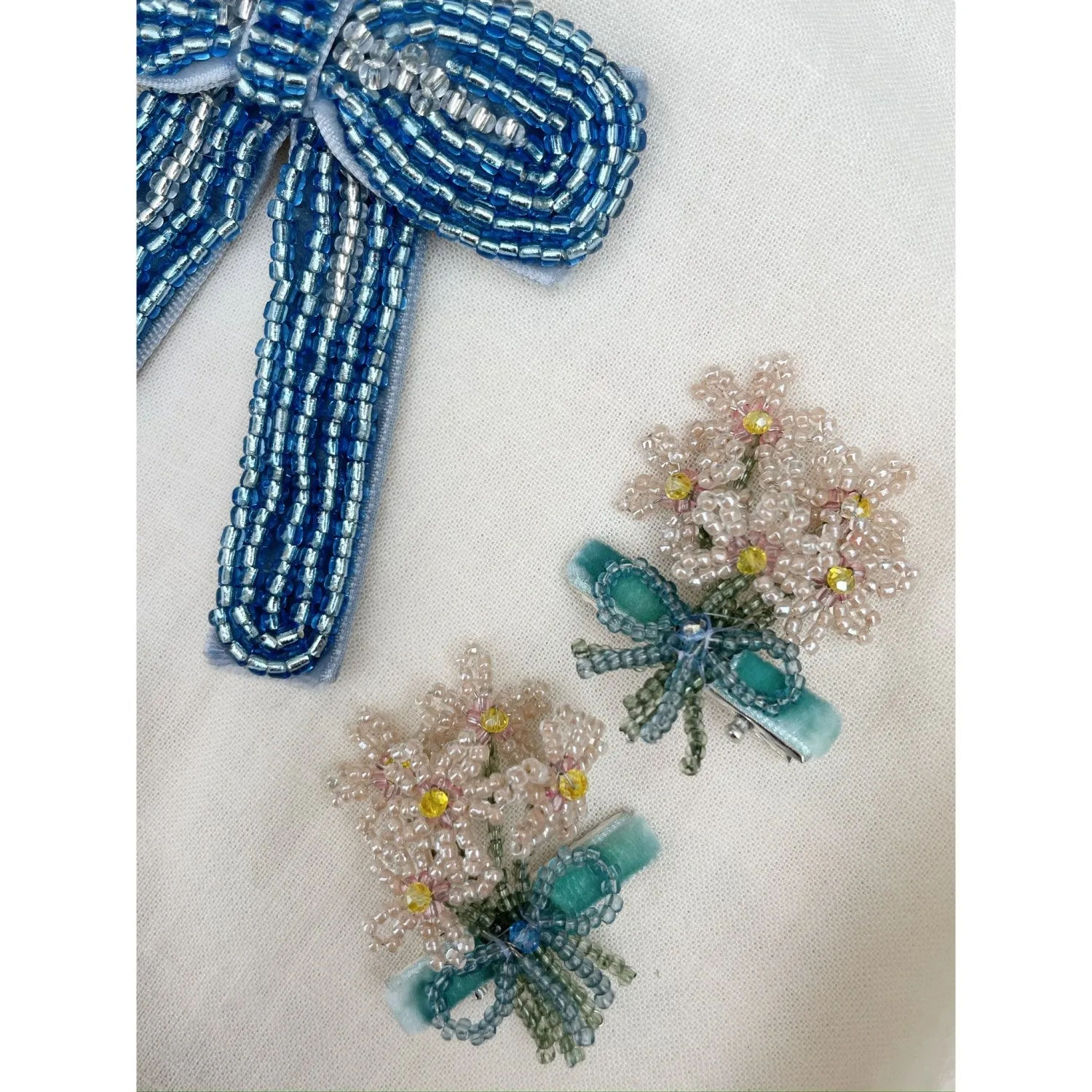 Konges Sl?jd Ashley Blue Celebration Pearl Bow Hair Clip