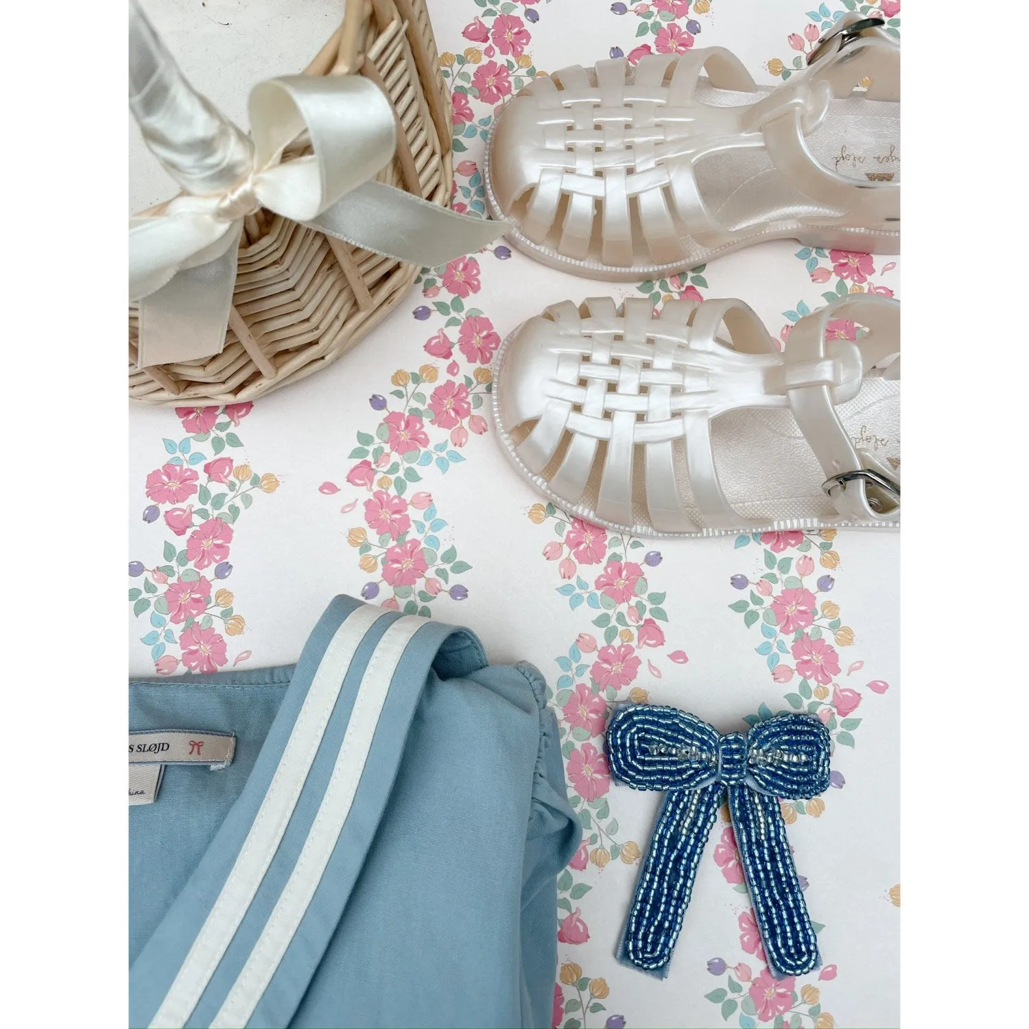 Konges Sl?jd Ashley Blue Celebration Pearl Bow Hair Clip