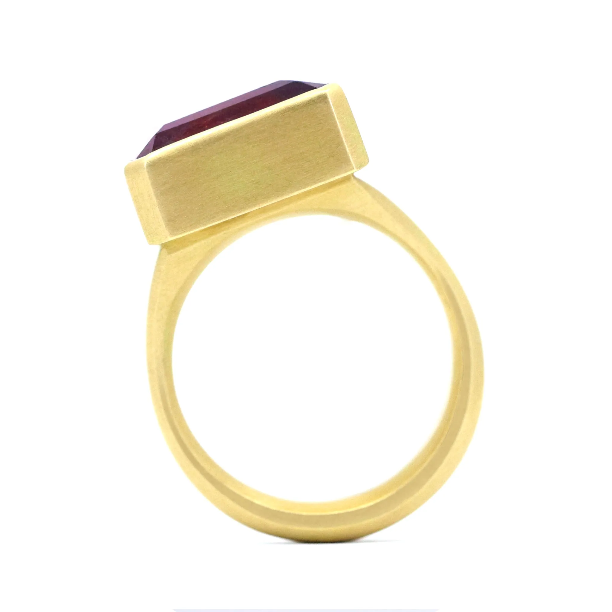 Lola Brooks 13.98 Carat Bi-Color Lilac Red Tourmaline Yellow Gold Ring
