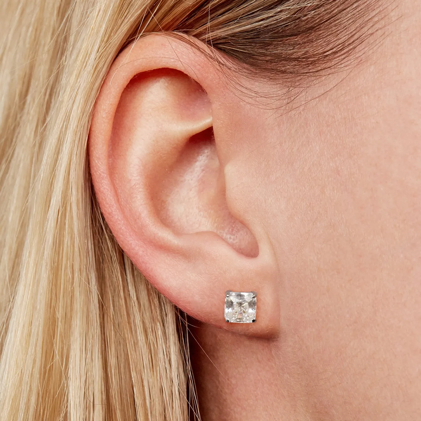 Princess Cut stud earrings with 2 carats* of diamond simulants in 10 carat white gold
