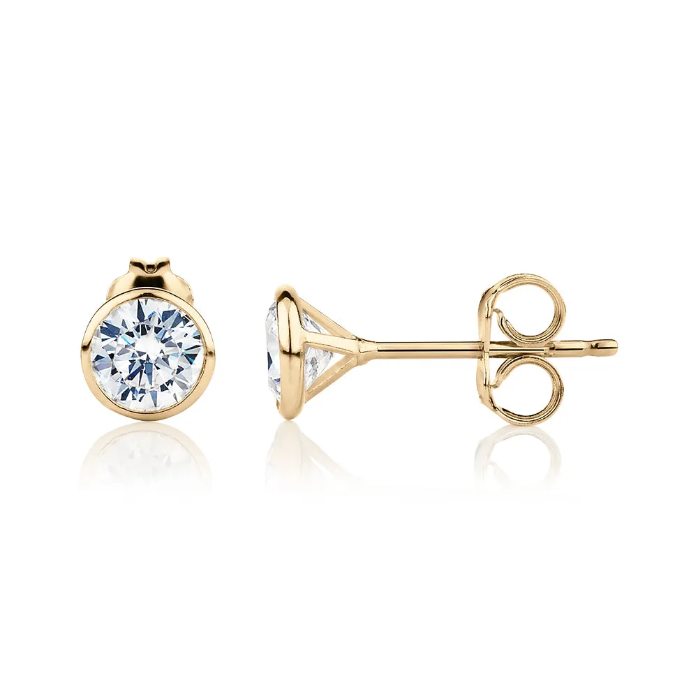 Round Brilliant stud earrings with diamond simulants in 10 carat yellow gold
