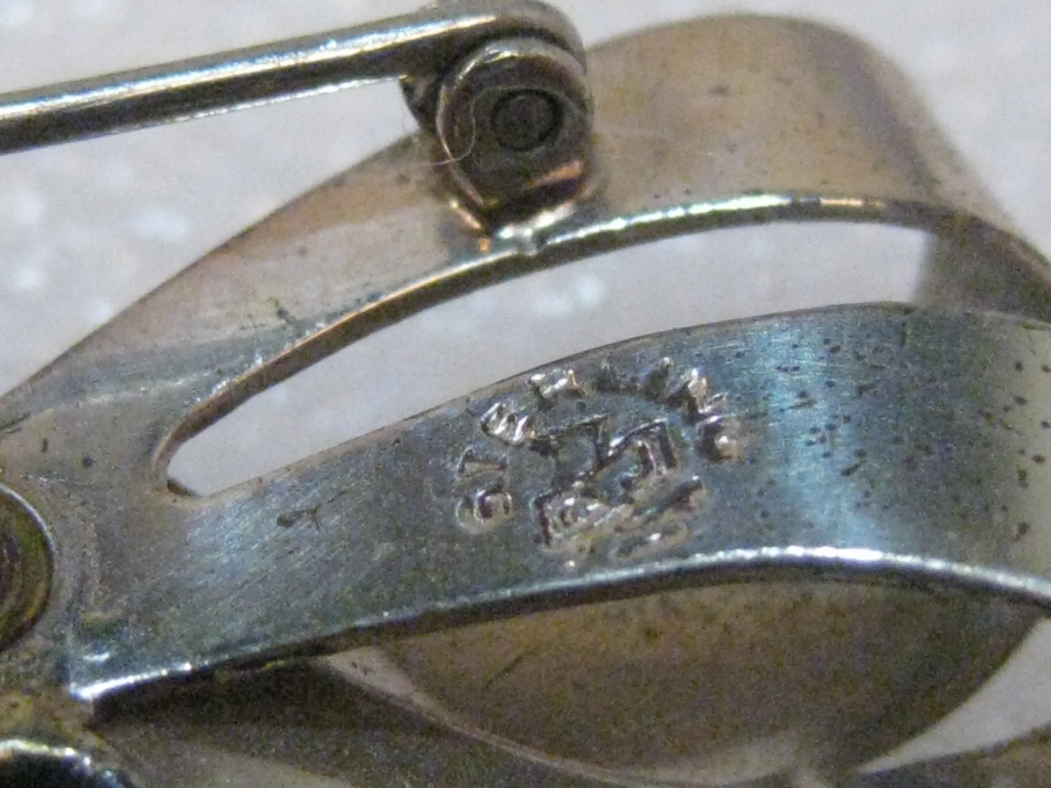 Vintage Sterling Silver Lions International Bow and Dangling Lion Charm Brooch, 1950's
